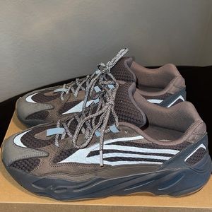 SOLD Yeezy size 11 Sun/sun/sun